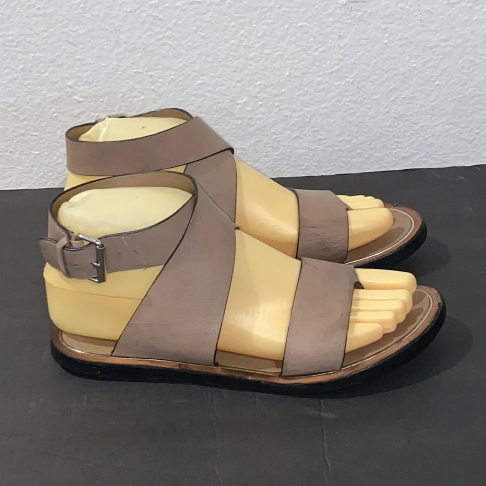 Authentic Vince leather designer sandals sz 6.5